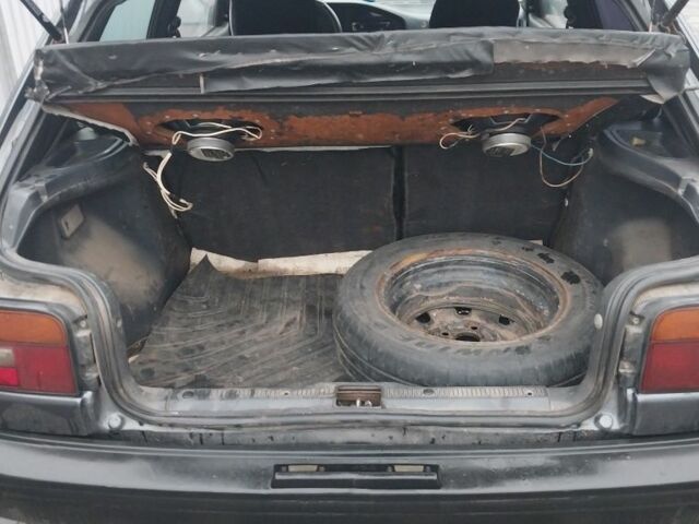 Серый Тойота Королла, объемом двигателя 1.3 л и пробегом 380 тыс. км за 1184 $, фото 4 на Automoto.ua