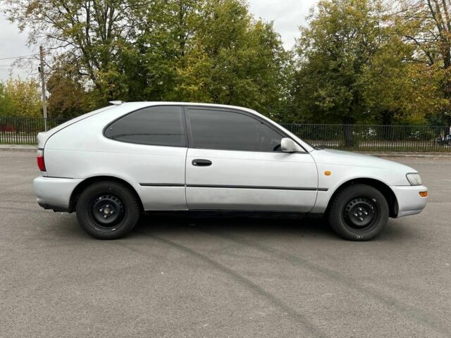 Серый Тойота Королла, объемом двигателя 1.3 л и пробегом 372 тыс. км за 1600 $, фото 5 на Automoto.ua