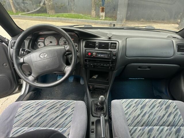 Серый Тойота Королла, объемом двигателя 1.3 л и пробегом 300 тыс. км за 3200 $, фото 5 на Automoto.ua