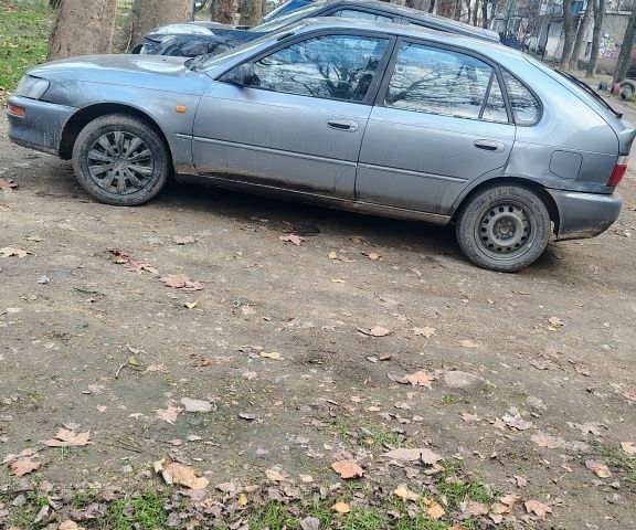 Серый Тойота Королла, объемом двигателя 1.3 л и пробегом 300 тыс. км за 1100 $, фото 4 на Automoto.ua