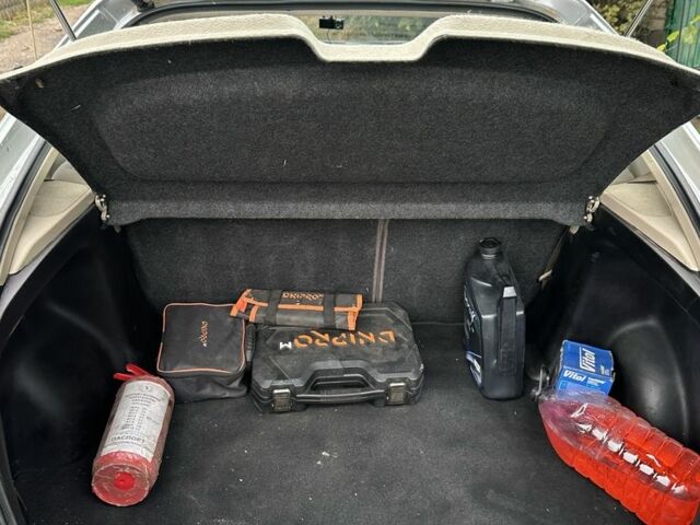 Серый Тойота Королла, объемом двигателя 1.6 л и пробегом 277 тыс. км за 3100 $, фото 7 на Automoto.ua