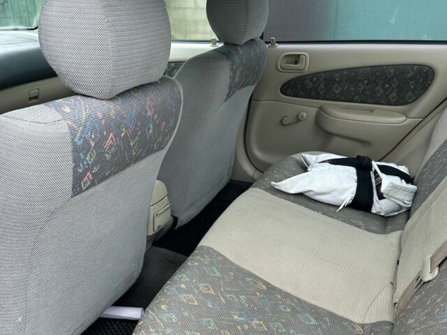 Серый Тойота Королла, объемом двигателя 1.6 л и пробегом 277 тыс. км за 3100 $, фото 6 на Automoto.ua