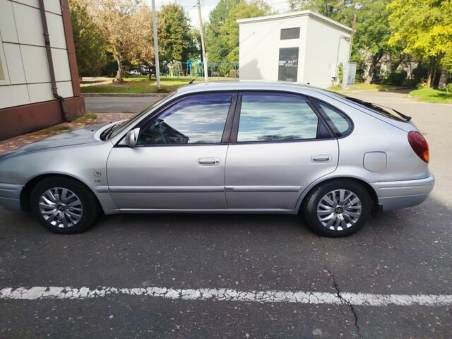 Сірий Тойота Королла, об'ємом двигуна 1.6 л та пробігом 250 тис. км за 3000 $, фото 1 на Automoto.ua