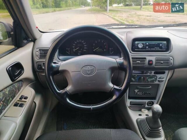 Серый Тойота Королла, объемом двигателя 1.6 л и пробегом 313 тыс. км за 1750 $, фото 1 на Automoto.ua