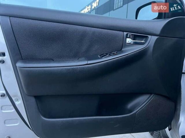 Сірий Тойота Королла, об'ємом двигуна 1.4 л та пробігом 253 тис. км за 4540 $, фото 14 на Automoto.ua