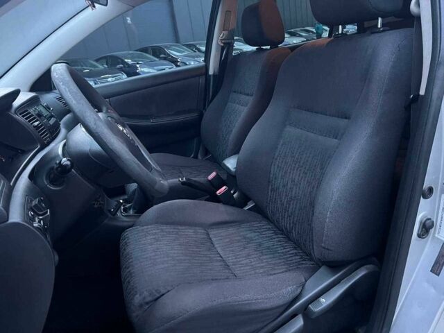 Сірий Тойота Королла, об'ємом двигуна 1.4 л та пробігом 253 тис. км за 4540 $, фото 17 на Automoto.ua