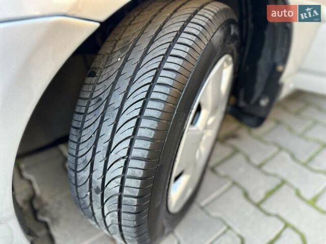 Серый Тойота Королла, объемом двигателя 1.6 л и пробегом 130 тыс. км за 5300 $, фото 68 на Automoto.ua