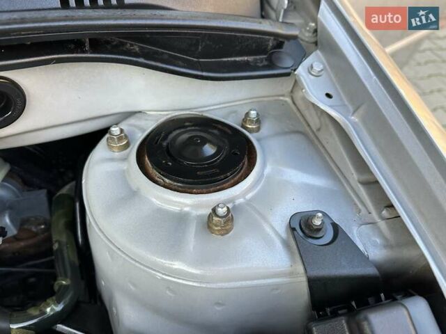 Серый Тойота Королла, объемом двигателя 1.6 л и пробегом 130 тыс. км за 5300 $, фото 61 на Automoto.ua