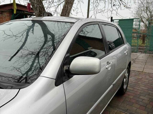 Сірий Тойота Королла, об'ємом двигуна 1.6 л та пробігом 201 тис. км за 3600 $, фото 3 на Automoto.ua