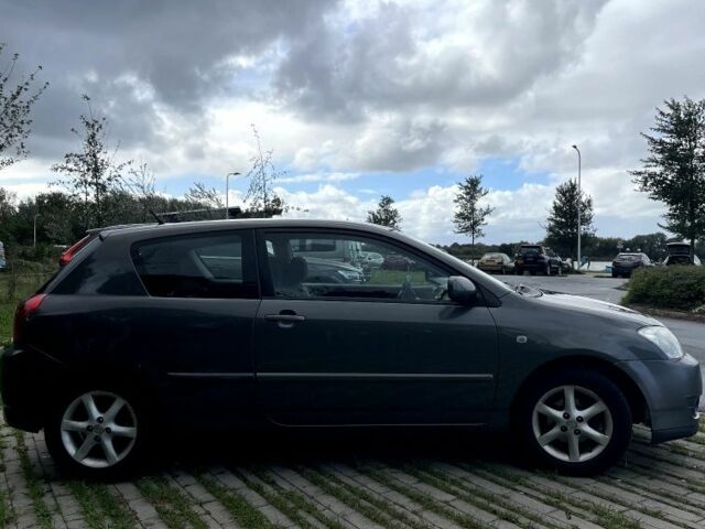 Сірий Тойота Королла, об'ємом двигуна 1.4 л та пробігом 270 тис. км за 4600 $, фото 3 на Automoto.ua