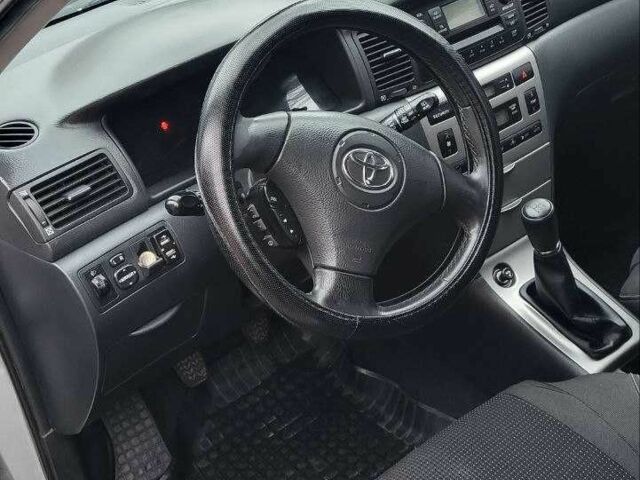 Сірий Тойота Королла, об'ємом двигуна 1.6 л та пробігом 201 тис. км за 3600 $, фото 5 на Automoto.ua