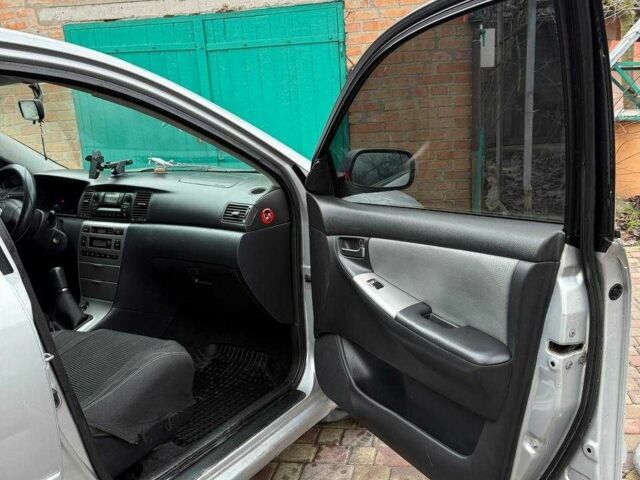 Сірий Тойота Королла, об'ємом двигуна 1.6 л та пробігом 201 тис. км за 3600 $, фото 4 на Automoto.ua