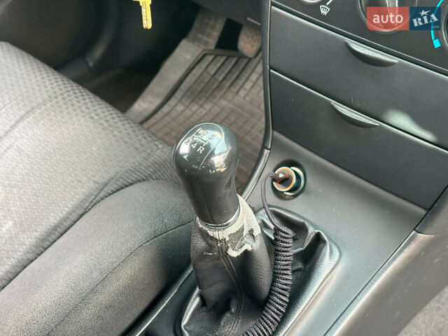 Серый Тойота Королла, объемом двигателя 1.4 л и пробегом 252 тыс. км за 6490 $, фото 20 на Automoto.ua