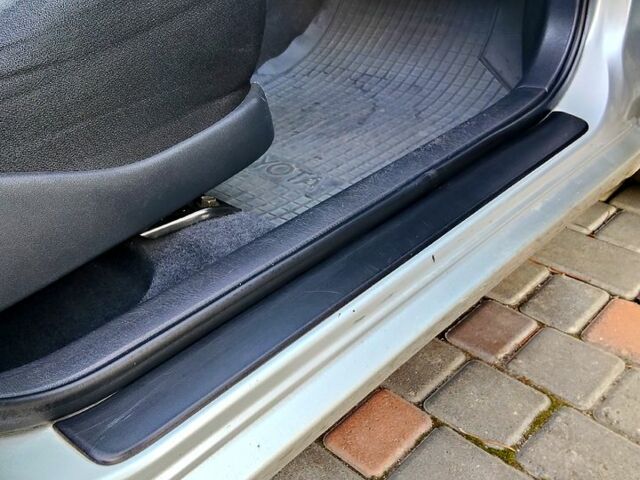 Серый Тойота Королла, объемом двигателя 1.4 л и пробегом 253 тыс. км за 6000 $, фото 9 на Automoto.ua