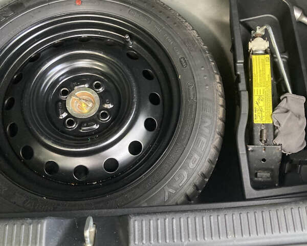 Серый Тойота Королла, объемом двигателя 1.6 л и пробегом 184 тыс. км за 6200 $, фото 16 на Automoto.ua