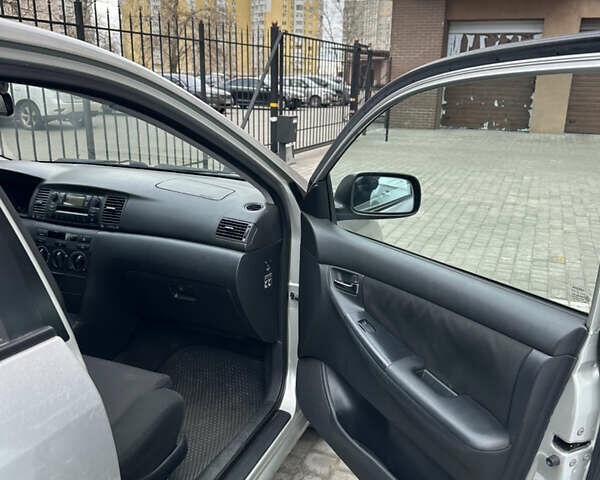 Серый Тойота Королла, объемом двигателя 1.6 л и пробегом 168 тыс. км за 6200 $, фото 13 на Automoto.ua