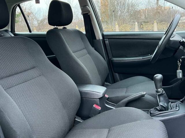 Сірий Тойота Королла, об'ємом двигуна 1.6 л та пробігом 142 тис. км за 5750 $, фото 14 на Automoto.ua