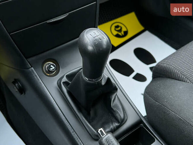 Серый Тойота Королла, объемом двигателя 1.6 л и пробегом 142 тыс. км за 5750 $, фото 13 на Automoto.ua