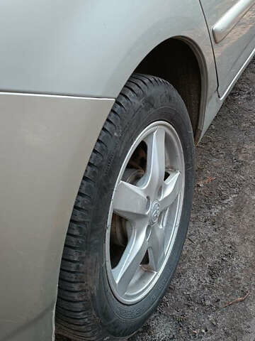 Сірий Тойота Королла, об'ємом двигуна 1.4 л та пробігом 150 тис. км за 6000 $, фото 4 на Automoto.ua