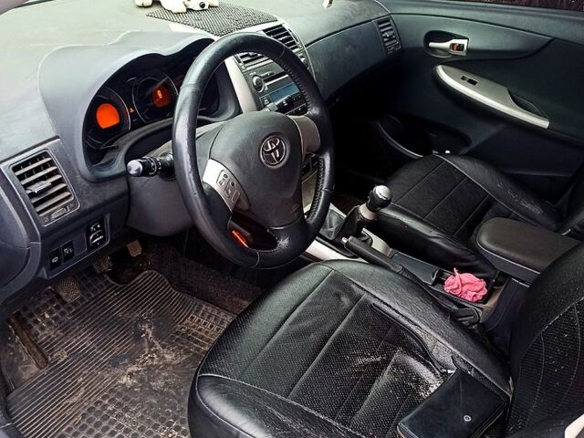 Сірий Тойота Королла, об'ємом двигуна 1.6 л та пробігом 195 тис. км за 4000 $, фото 3 на Automoto.ua