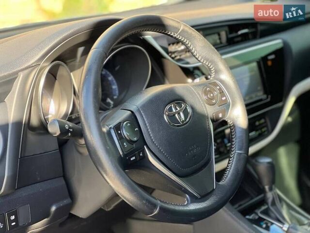 Тойота Королла 2017 у Одесі на Automoto.ua Сірий Тойота Королла, об'ємом двигуна 1.8 л та пробігом 109 тис. км за 13500 $, фото 10 на Automoto.ua