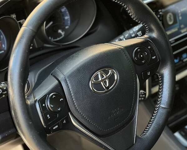 Тойота Королла 2017 у Одесі на Automoto.ua Сірий Тойота Королла, об'ємом двигуна 1.8 л та пробігом 109 тис. км за 13500 $, фото 12 на Automoto.ua