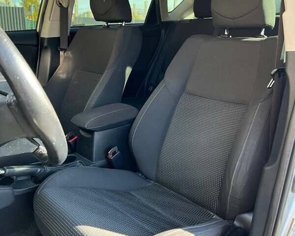 Тойота Королла 2017 у Одесі на Automoto.ua Сірий Тойота Королла, об'ємом двигуна 1.8 л та пробігом 109 тис. км за 13500 $, фото 13 на Automoto.ua