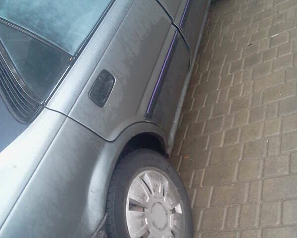 Серый Тойота Королла, объемом двигателя 1.3 л и пробегом 265 тыс. км за 1500 $, фото 3 на Automoto.ua