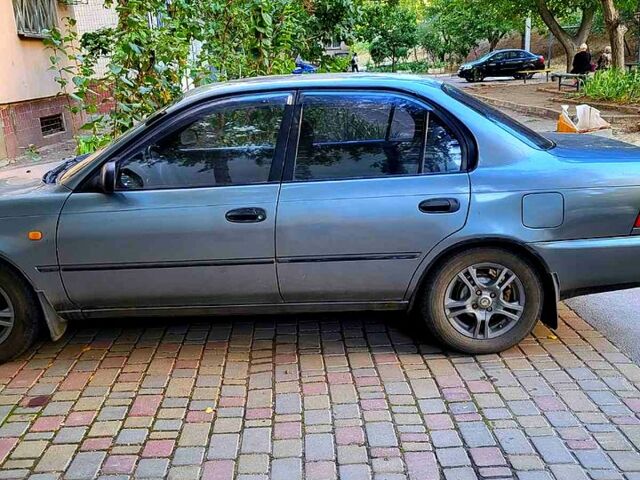 Серый Тойота Королла, объемом двигателя 1.3 л и пробегом 240 тыс. км за 2500 $, фото 1 на Automoto.ua