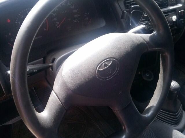 Серый Тойота Королла, объемом двигателя 1.3 л и пробегом 280 тыс. км за 2000 $, фото 5 на Automoto.ua