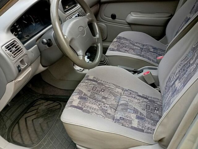 Серый Тойота Королла, объемом двигателя 1.4 л и пробегом 200 тыс. км за 1950 $, фото 7 на Automoto.ua