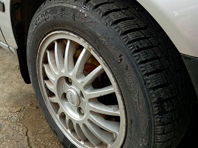 Серый Тойота Королла, объемом двигателя 1.4 л и пробегом 200 тыс. км за 1950 $, фото 1 на Automoto.ua