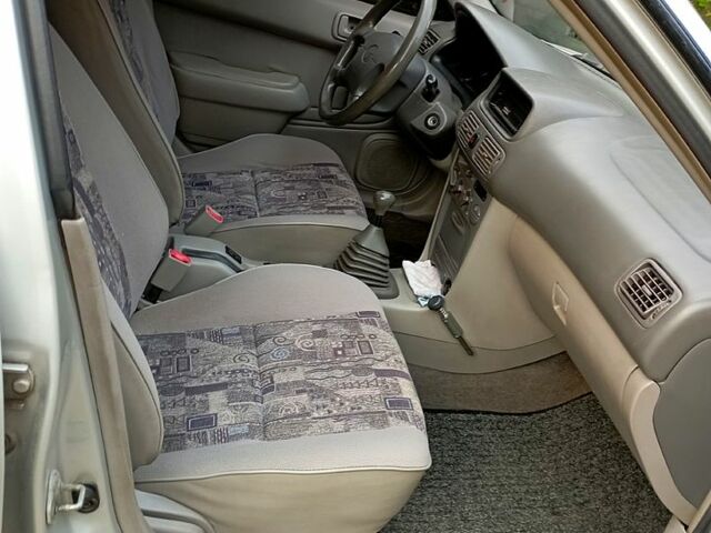 Серый Тойота Королла, объемом двигателя 1.4 л и пробегом 200 тыс. км за 1950 $, фото 5 на Automoto.ua