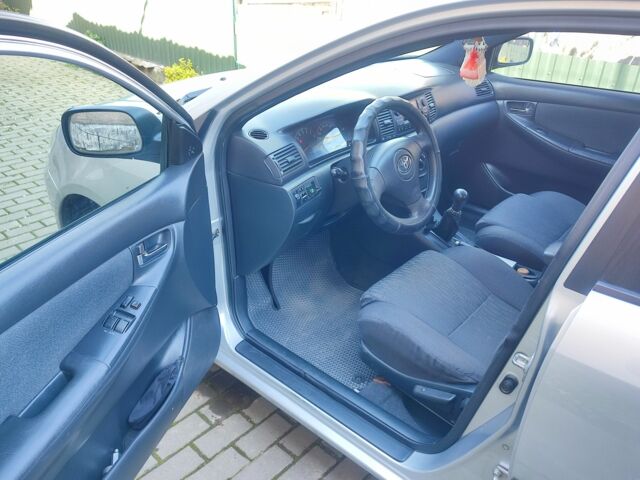 Серый Тойота Королла, объемом двигателя 1.4 л и пробегом 400 тыс. км за 3750 $, фото 2 на Automoto.ua