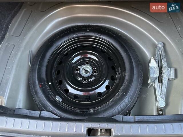 Сірий Тойота Королла, об'ємом двигуна 1.6 л та пробігом 120 тис. км за 6200 $, фото 26 на Automoto.ua