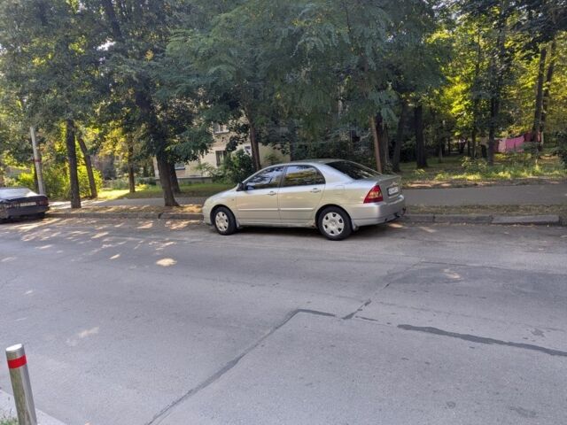 Сірий Тойота Королла, об'ємом двигуна 0 л та пробігом 385 тис. км за 3999 $, фото 1 на Automoto.ua