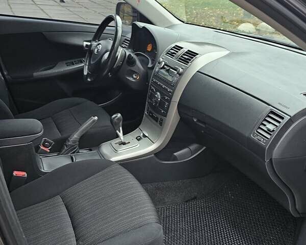 Сірий Тойота Королла, об'ємом двигуна 1.6 л та пробігом 160 тис. км за 6000 $, фото 13 на Automoto.ua