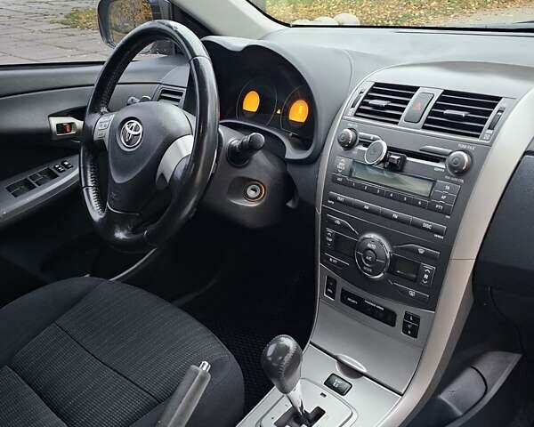 Сірий Тойота Королла, об'ємом двигуна 1.6 л та пробігом 160 тис. км за 6000 $, фото 14 на Automoto.ua