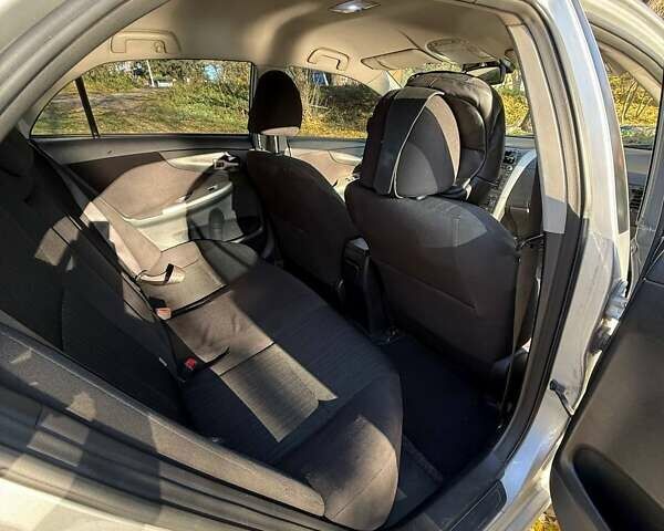 Сірий Тойота Королла, об'ємом двигуна 1.59 л та пробігом 250 тис. км за 6900 $, фото 9 на Automoto.ua