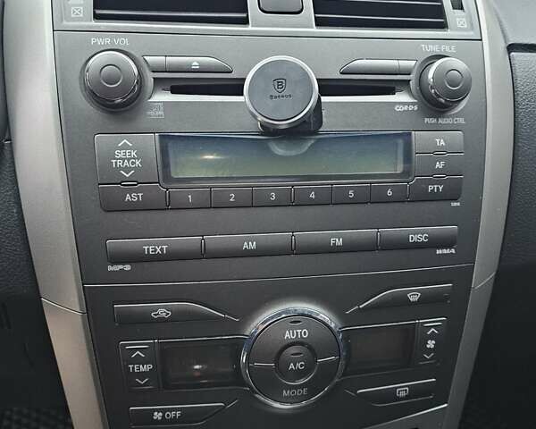 Сірий Тойота Королла, об'ємом двигуна 1.6 л та пробігом 160 тис. км за 6000 $, фото 23 на Automoto.ua