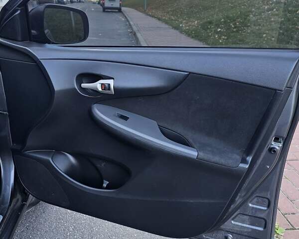 Серый Тойота Королла, объемом двигателя 1.6 л и пробегом 160 тыс. км за 6200 $, фото 17 на Automoto.ua