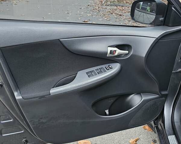 Сірий Тойота Королла, об'ємом двигуна 1.6 л та пробігом 160 тис. км за 6000 $, фото 20 на Automoto.ua