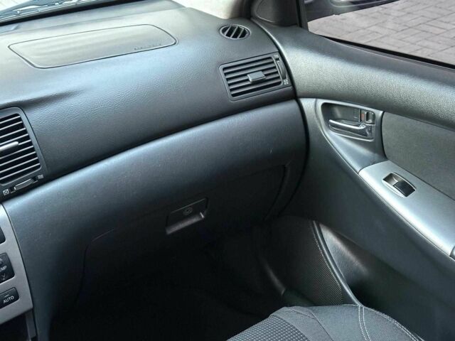 Серый Тойота Королла, объемом двигателя 1.6 л и пробегом 245 тыс. км за 5490 $, фото 16 на Automoto.ua