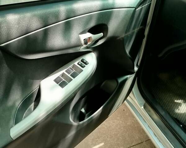 Серый Тойота Королла, объемом двигателя 1.6 л и пробегом 194 тыс. км за 6000 $, фото 5 на Automoto.ua