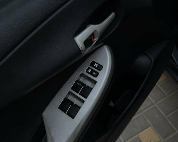 Сірий Тойота Королла, об'ємом двигуна 1.6 л та пробігом 275 тис. км за 5300 $, фото 9 на Automoto.ua