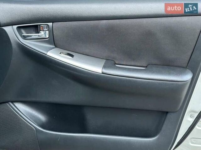 Сірий Тойота Королла, об'ємом двигуна 1.6 л та пробігом 245 тис. км за 5490 $, фото 19 на Automoto.ua