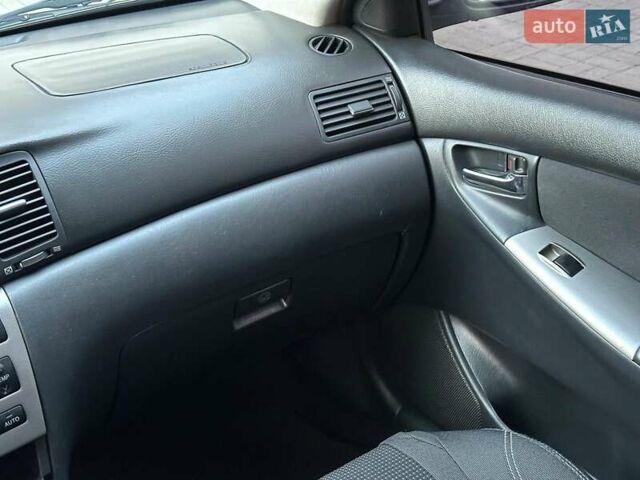 Сірий Тойота Королла, об'ємом двигуна 1.6 л та пробігом 245 тис. км за 5490 $, фото 16 на Automoto.ua
