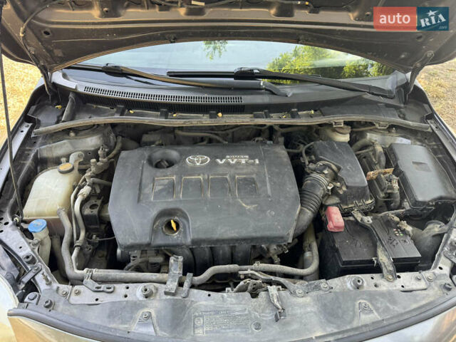 Сірий Тойота Королла, об'ємом двигуна 1.6 л та пробігом 275 тис. км за 5300 $, фото 11 на Automoto.ua