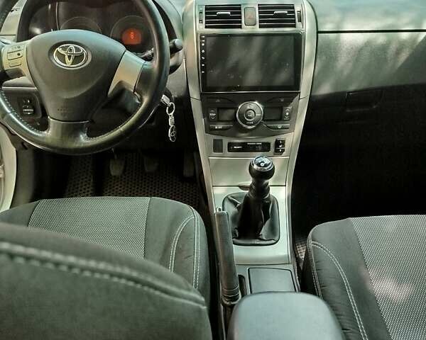 Серый Тойота Королла, объемом двигателя 1.6 л и пробегом 194 тыс. км за 6000 $, фото 4 на Automoto.ua
