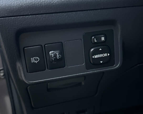 Сірий Тойота Королла, об'ємом двигуна 1.6 л та пробігом 275 тис. км за 5300 $, фото 14 на Automoto.ua